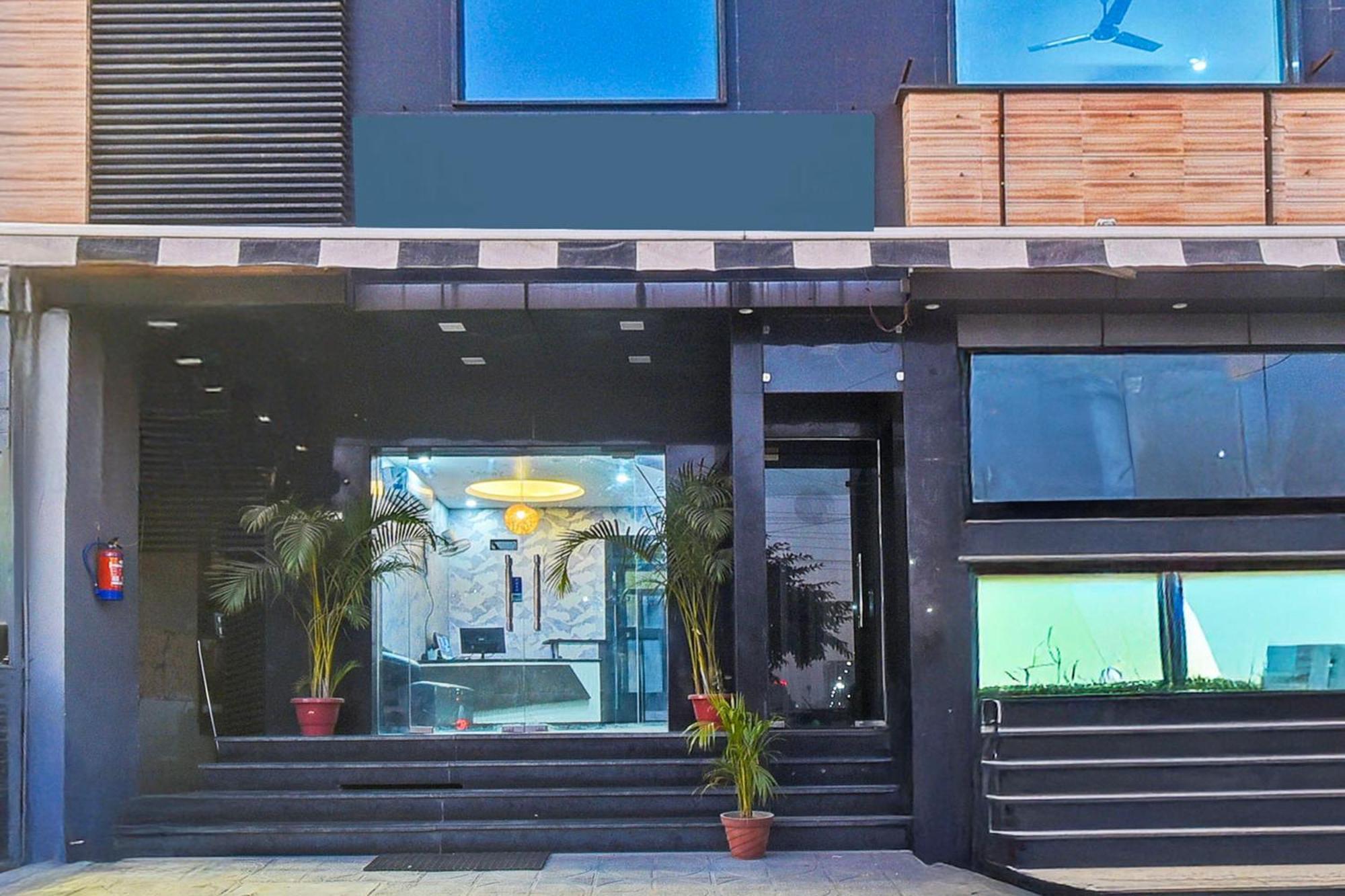 Super Townhouse Amrapali Circle Formerly Aqua Hotel *